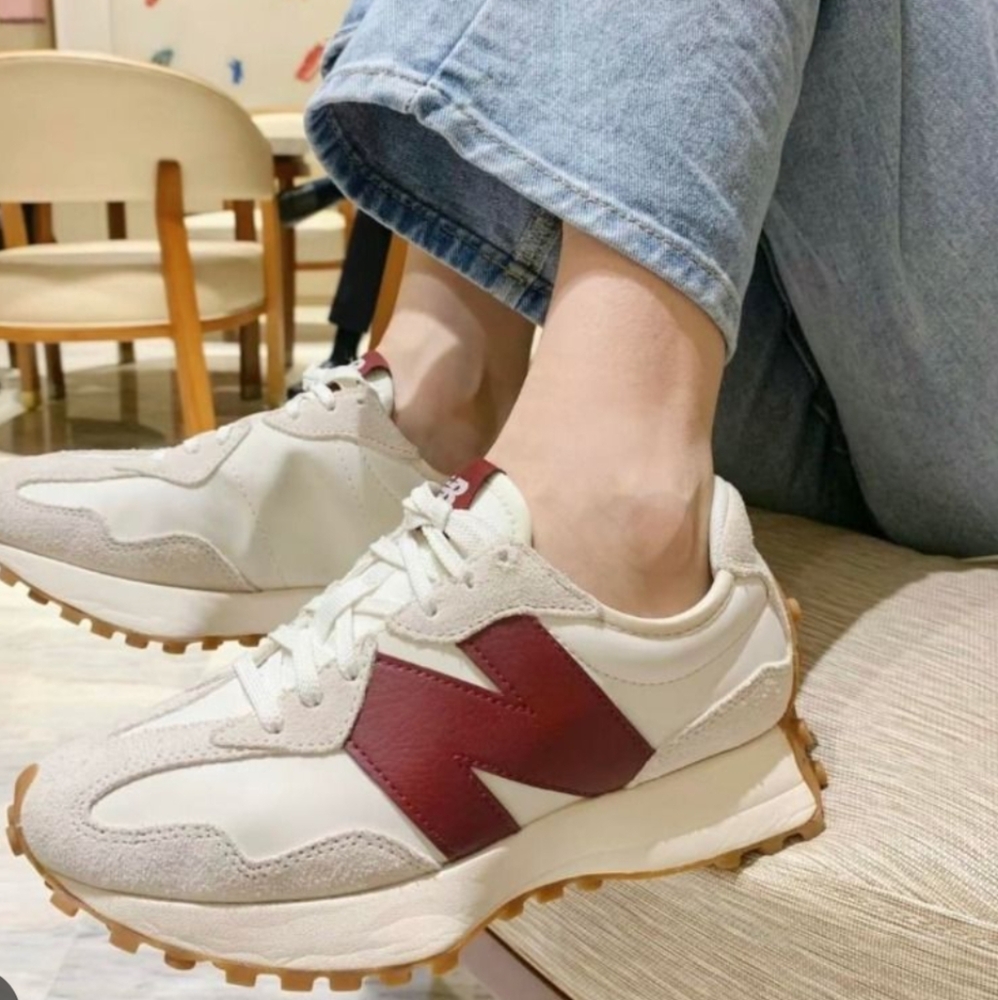 New Balance Women's Cream and Burgundy Sneakers US8